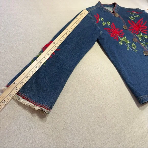 Carrie Allen - Embroidered Denim Jacket with Red Floral Accents - Size Large - Picture 13 of 15